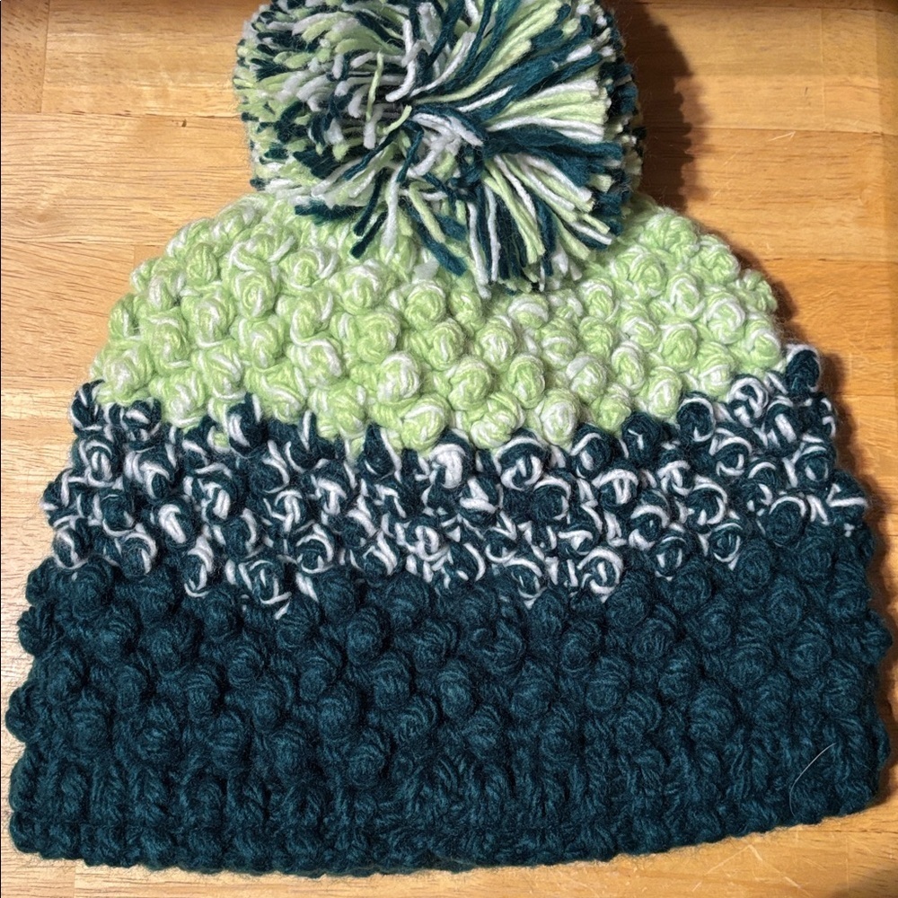 Spyder winter ski Snowboarding Pom beanie Hat - Picture 2 of 3